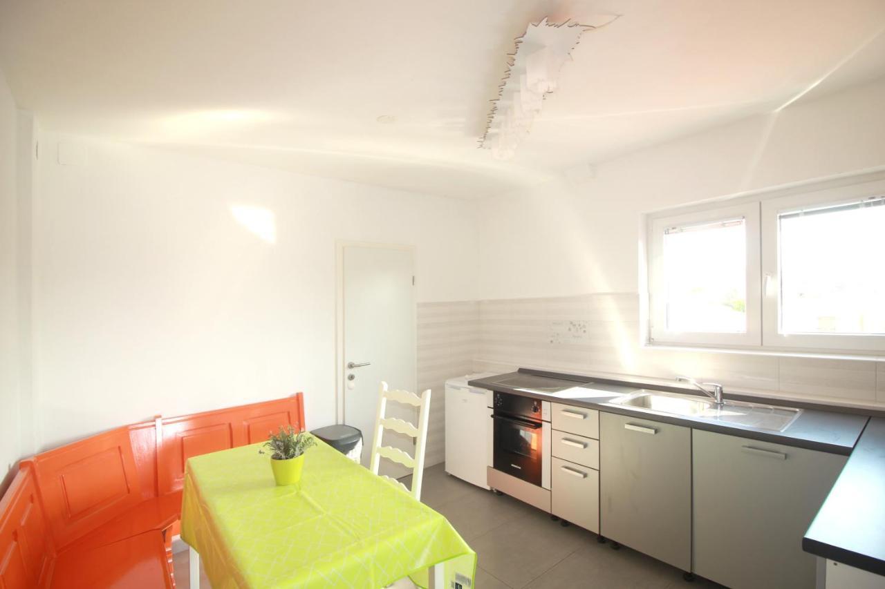 Apartmani Zem, Krk クルク エクステリア 写真