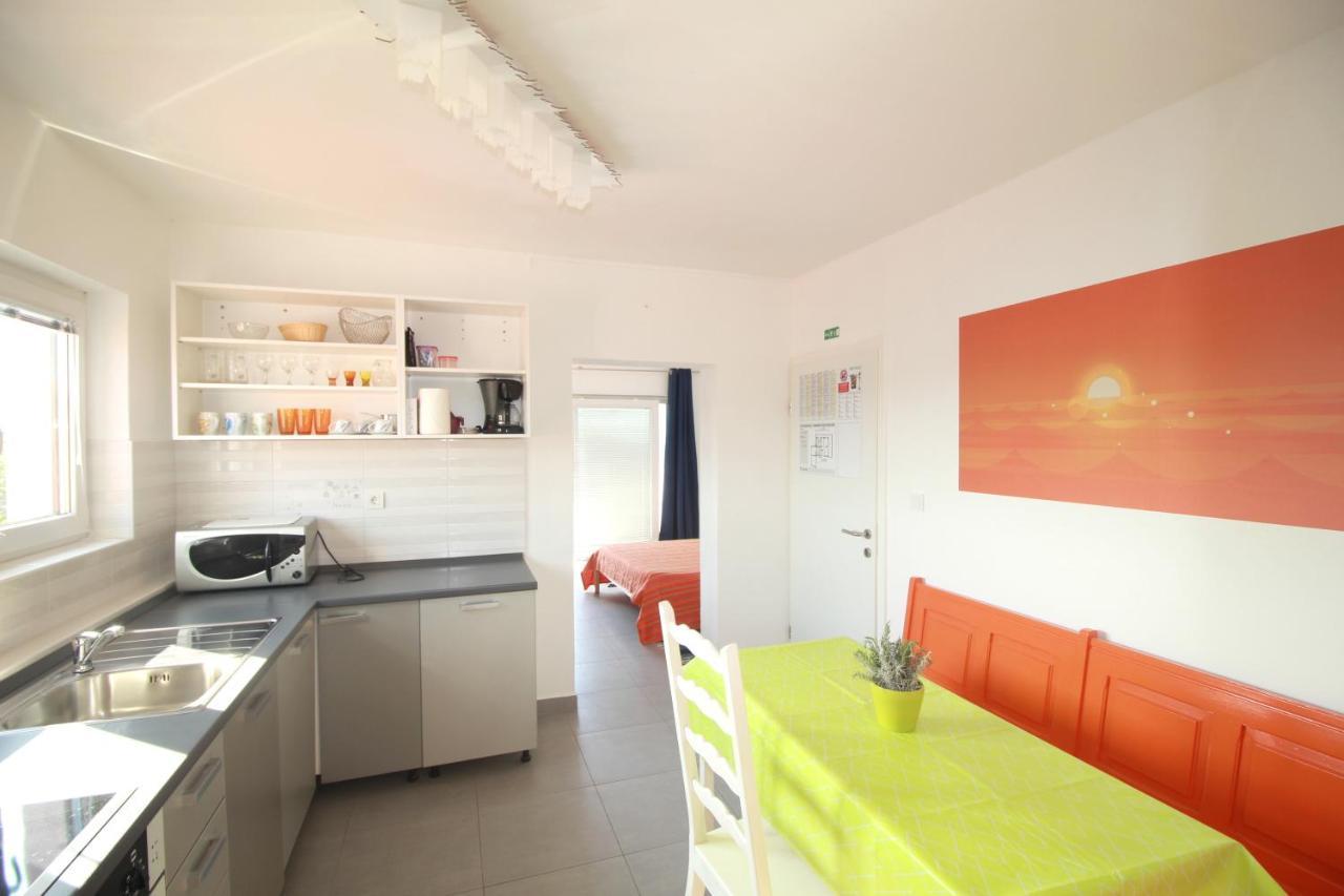 Apartmani Zem, Krk クルク エクステリア 写真