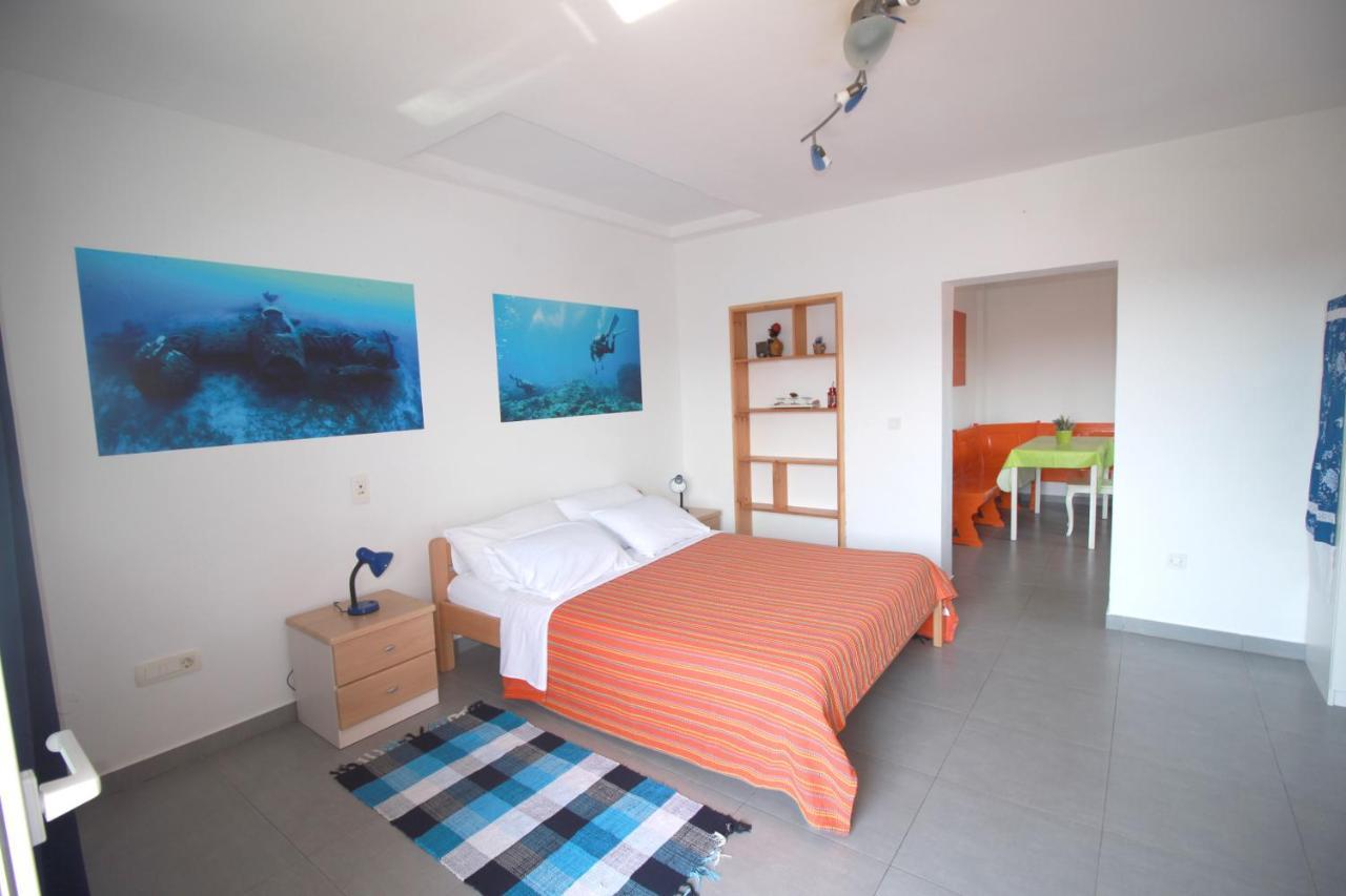 Apartmani Zem, Krk クルク エクステリア 写真