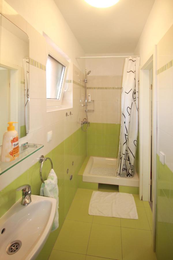 Apartmani Zem, Krk クルク エクステリア 写真