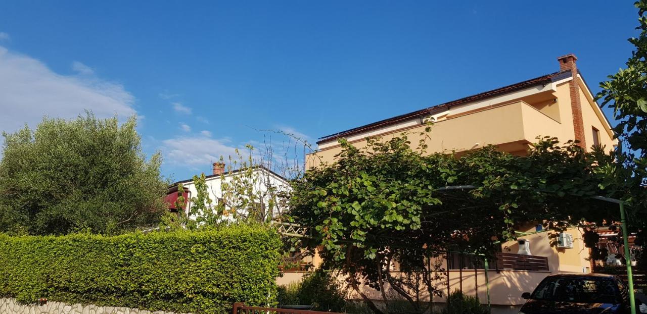 Apartmani Zem, Krk クルク エクステリア 写真