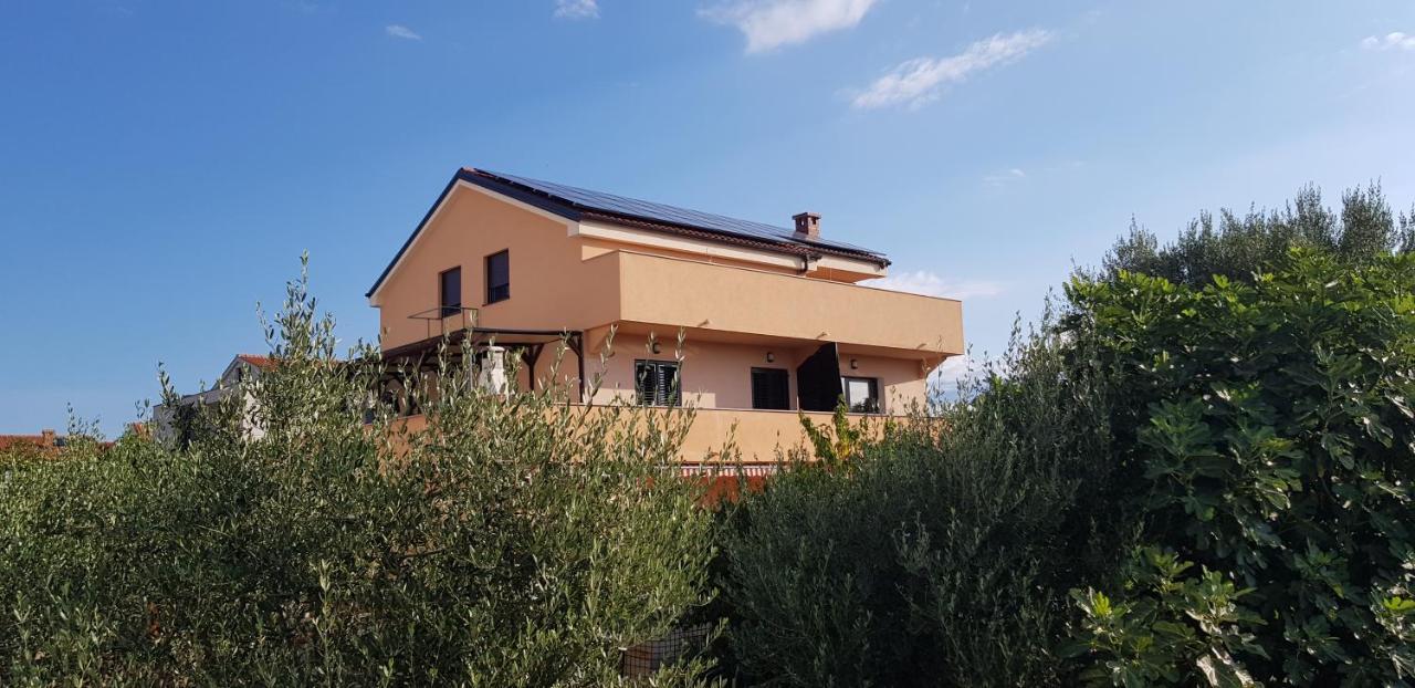 Apartmani Zem, Krk クルク エクステリア 写真