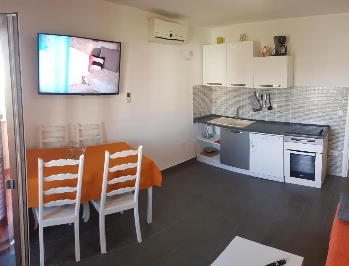 Apartmani Zem, Krk クルク エクステリア 写真