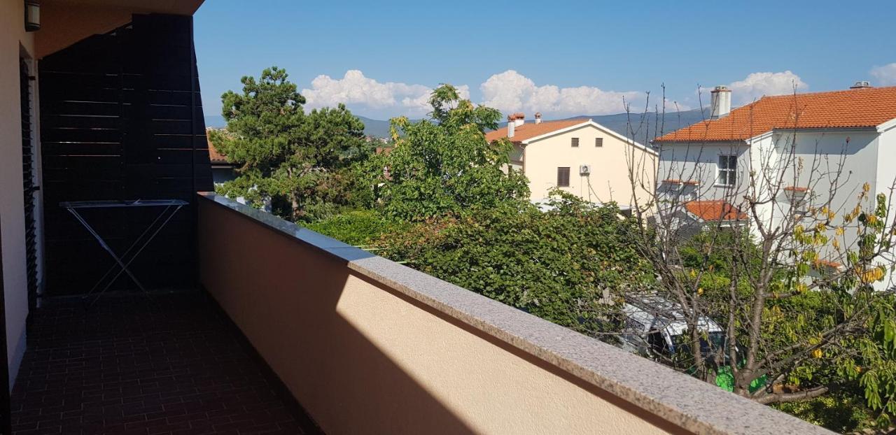 Apartmani Zem, Krk クルク エクステリア 写真