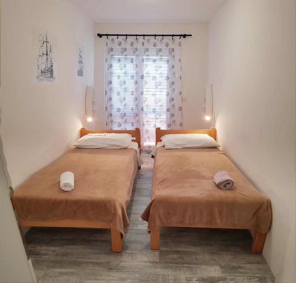 Apartmani Zem, Krk クルク エクステリア 写真