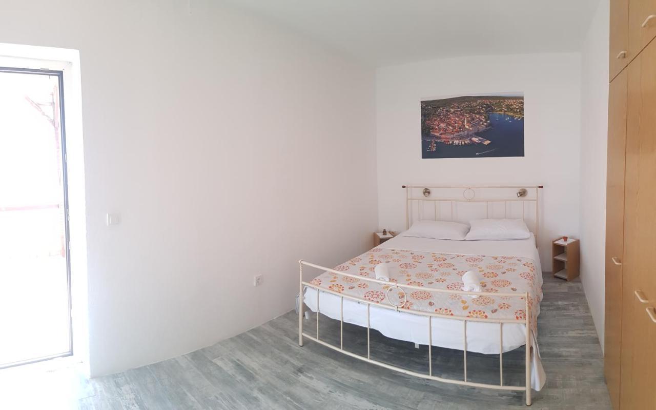 Apartmani Zem, Krk クルク エクステリア 写真